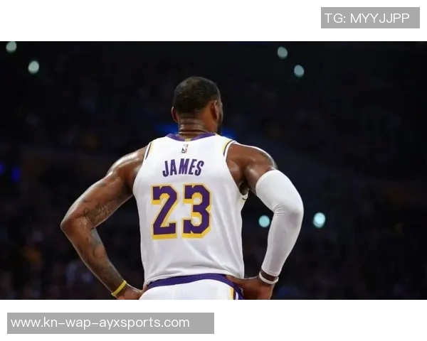 詹姆斯在对阵爵士的比赛中狂砍51分展现超级巨星风采